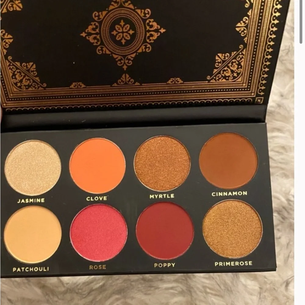 Ace Beaute Grandiose Palette 8 color eyeshadow